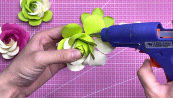 Gradually reduce the amount of glue used as you continue to glue the petals together