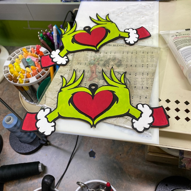 Grinch Heart Hand Ornament Design, Christmas SVG For Cricut LN4AI2LH